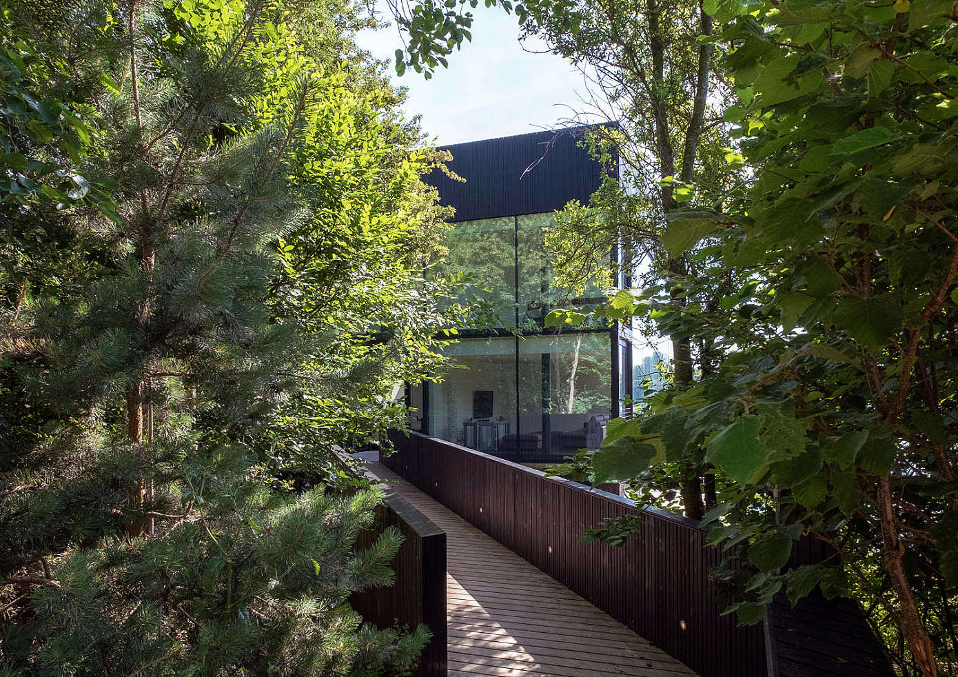 Glass Villa on the Lake by Mecanoo