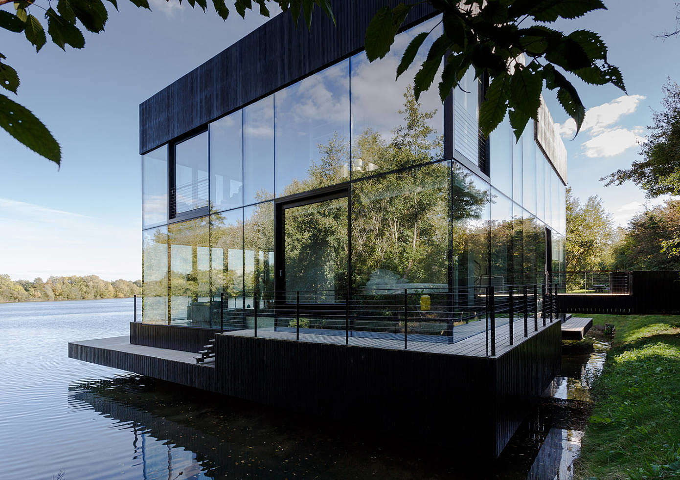 Glass Villa on the Lake by Mecanoo