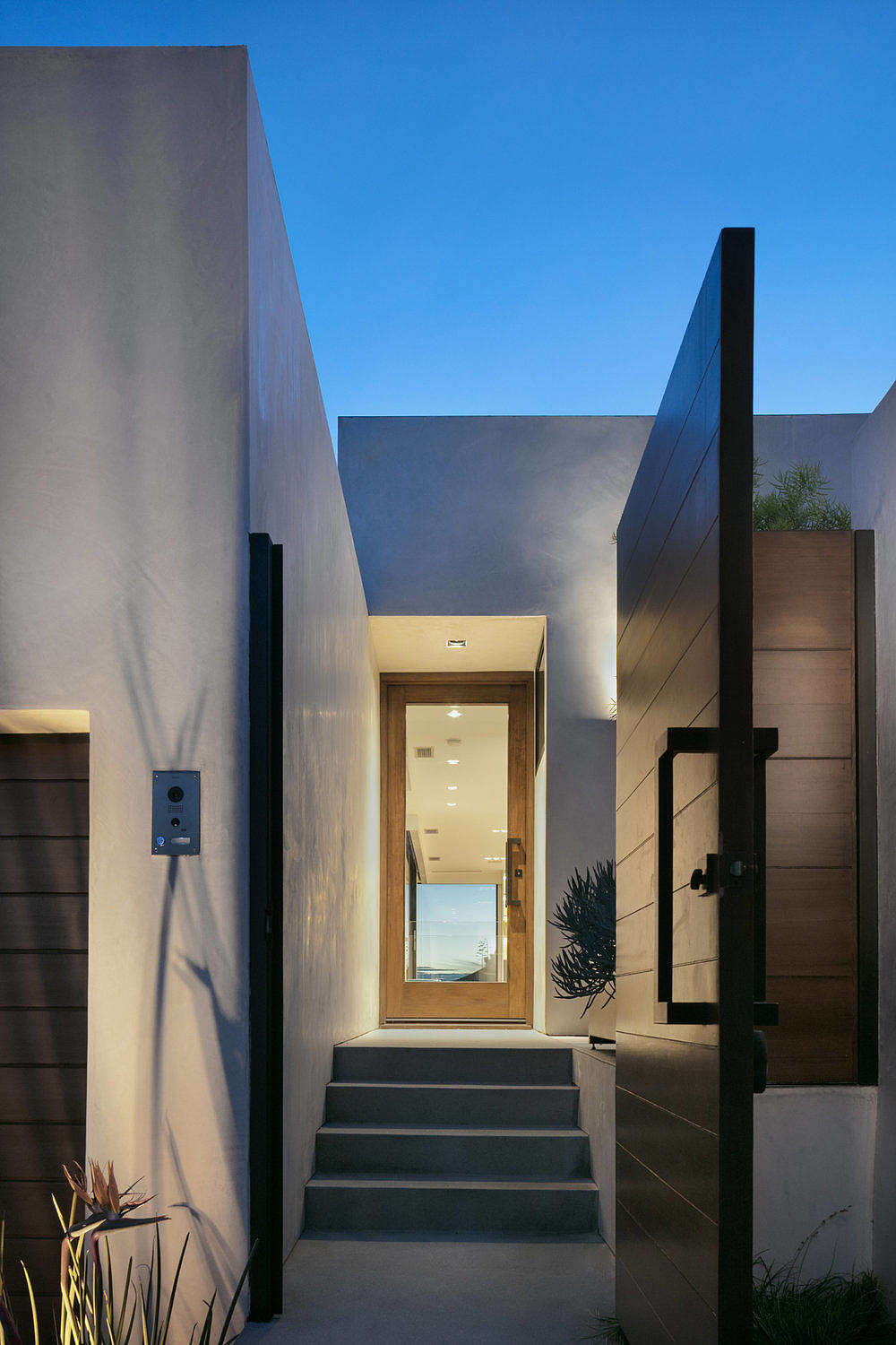 West Hollywood Hills Contemporary by Sweiskloss