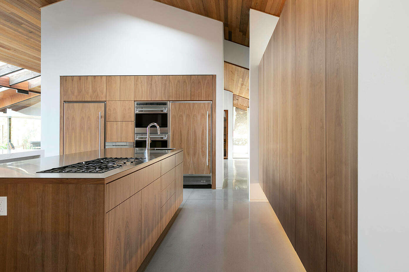 M House by Irving Philips