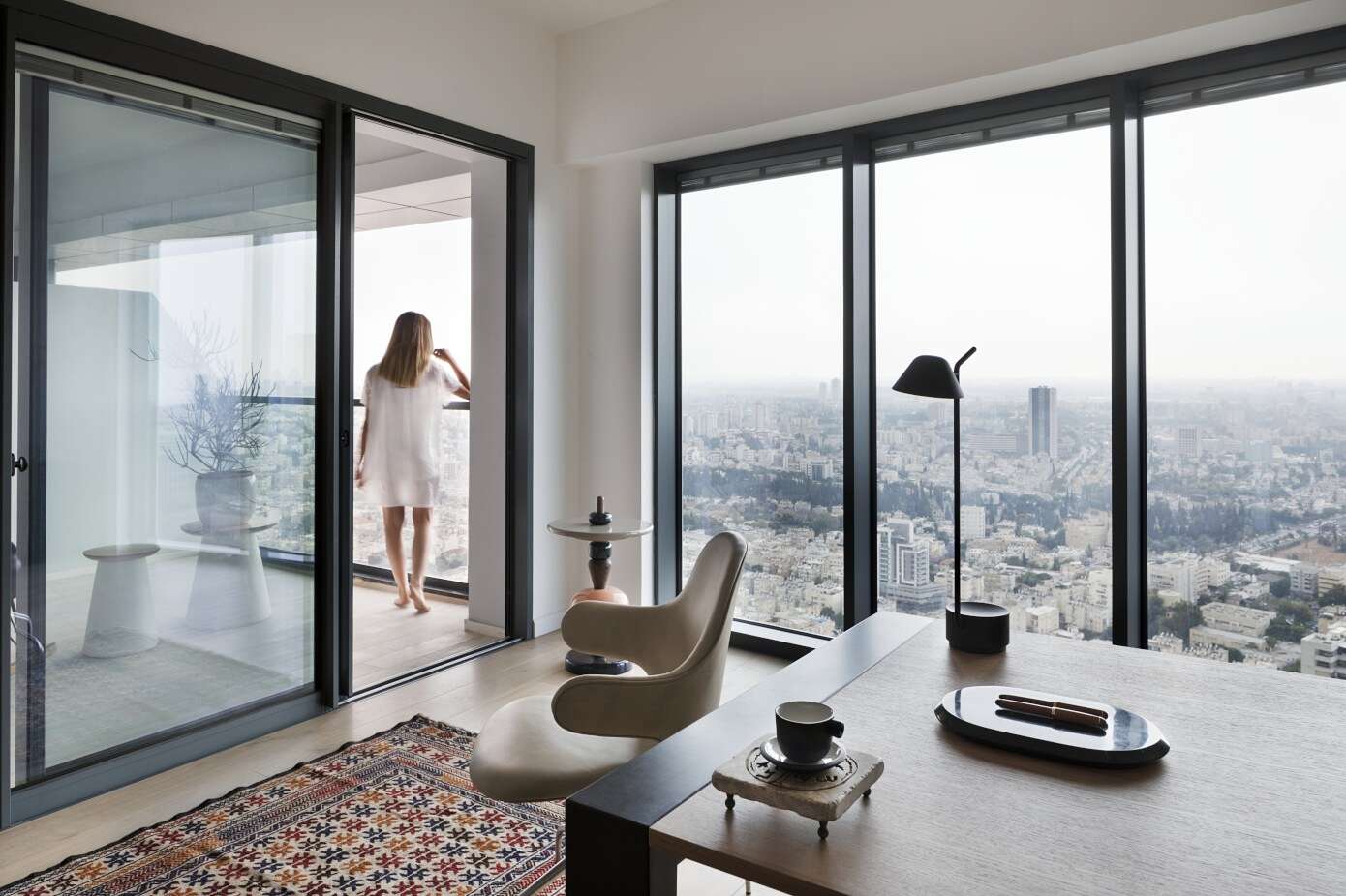 TLV Sky Apartment by Henkin Irit & Shavit Zohar