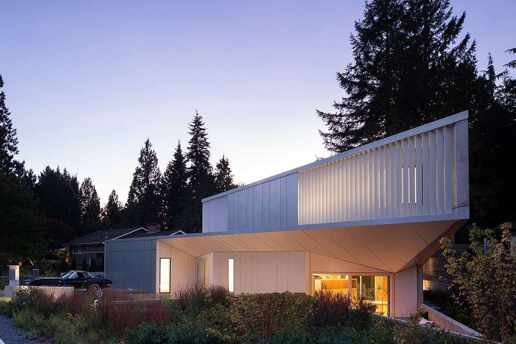 Edgemont Residence by BattersbyHowat Architects