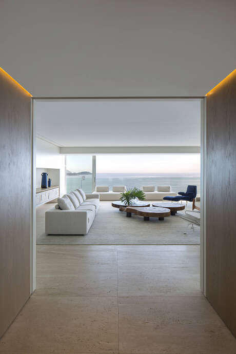 RS Apartment by Studio Arthur Casas - 7