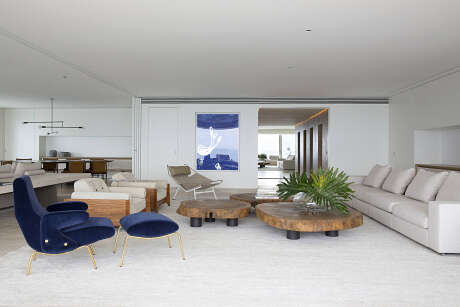 RS Apartment by Studio Arthur Casas - 1