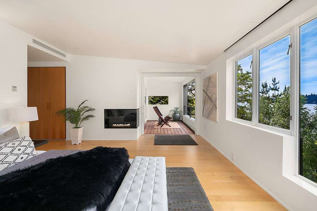Mercer Island by Seattle Staged to Sell and Design HomeAdore