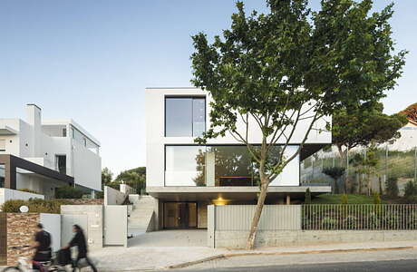 Alto da Castelhana House by ColectivArquitectura