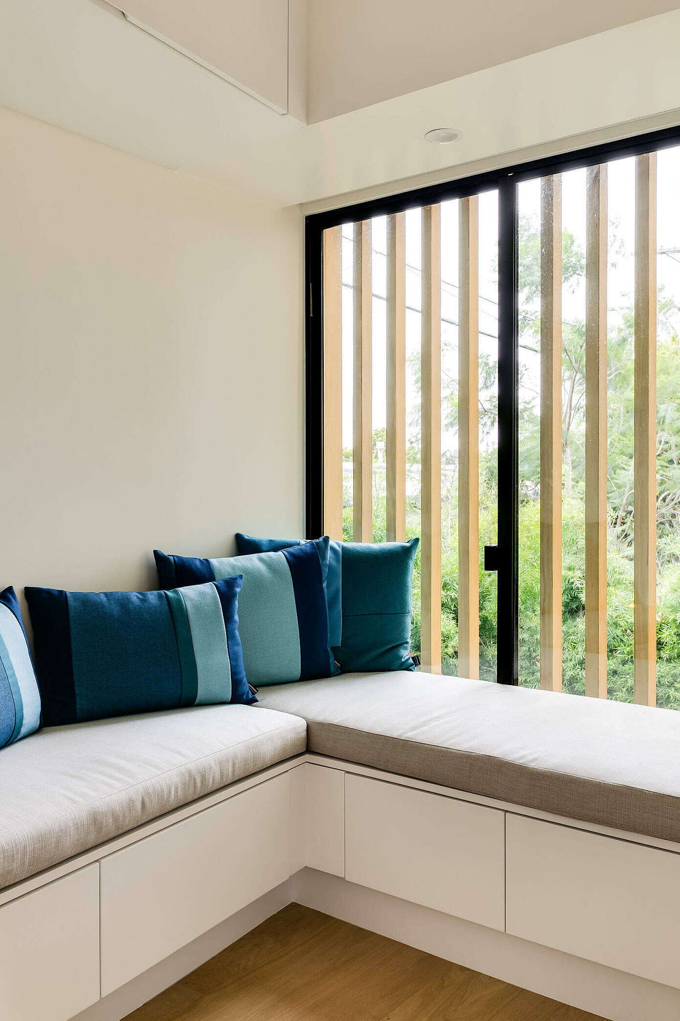 Contemporary Pool House by Racing Green