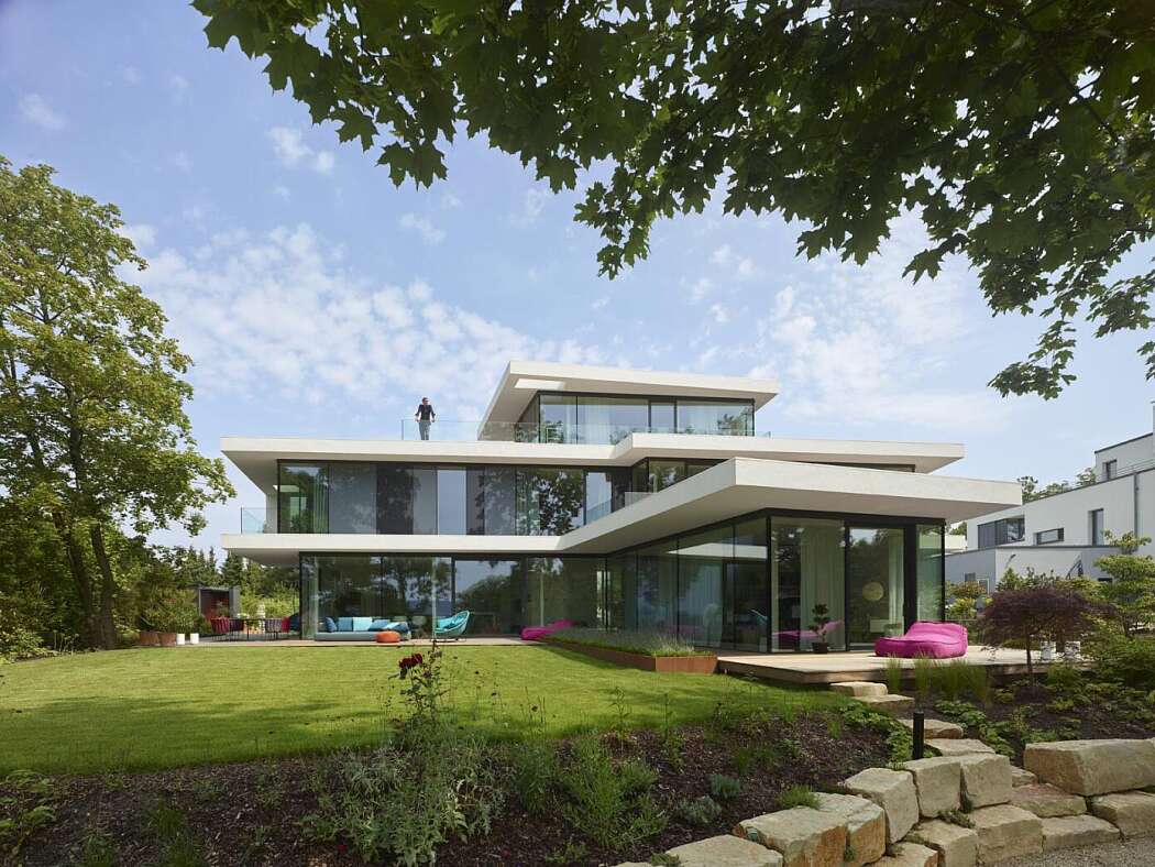 Villa in Saarbrücken by Weber + Hummel Architekten - 1