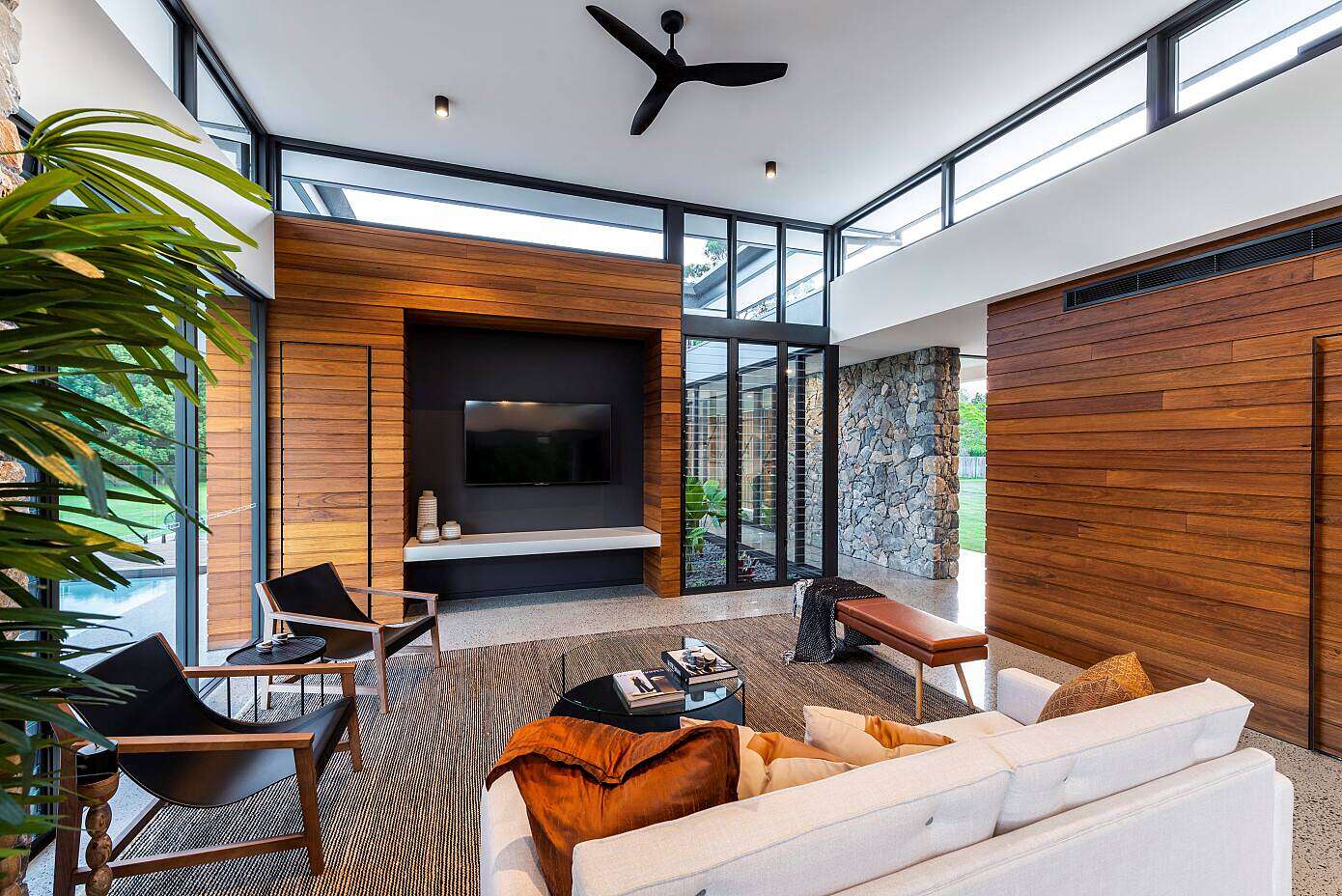 Gold Coast House by MRA Design