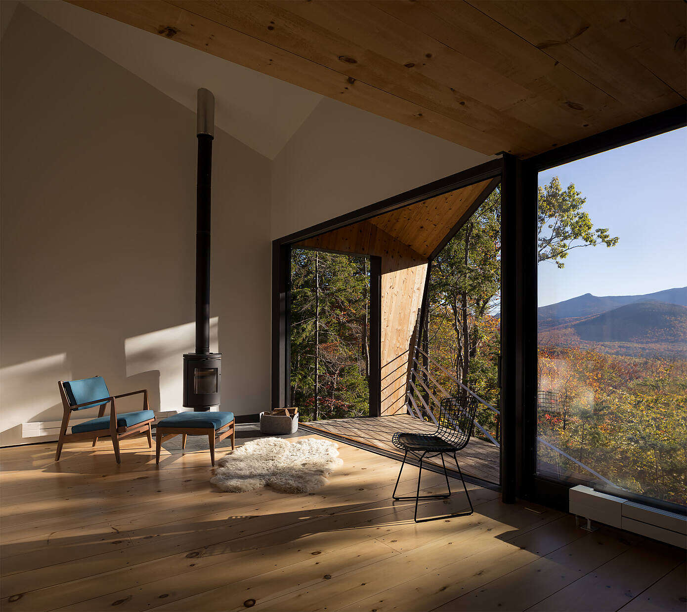 Cabin on a Rock by I-Kanda Architects