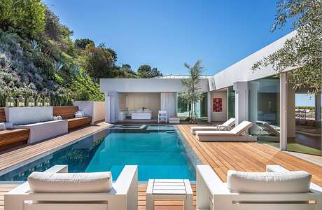 Hill Crest Home by Studio Jhoiey