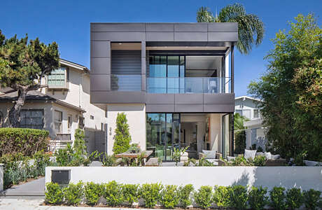 House in Newport Beach by Patterson Custom Homes