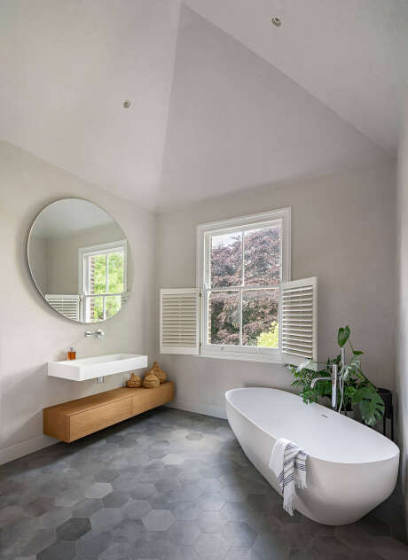 House in Streatham by Rado Iliev - 6