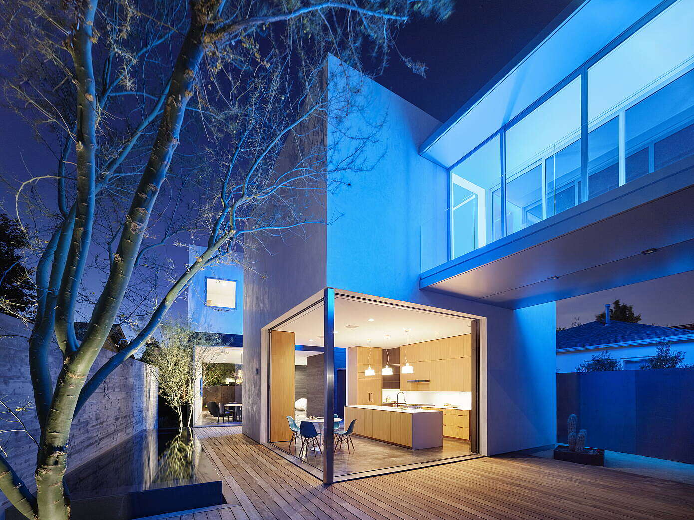 Spectral Bridge House by Ehrlich Yanai Rhee Chaney Architects