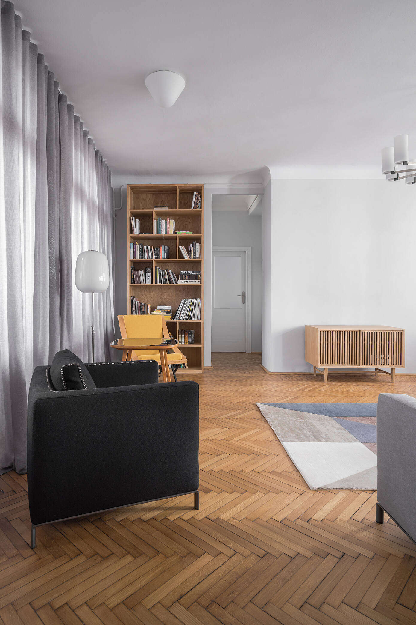Apartment in Warsaw by Loft Kolasiński