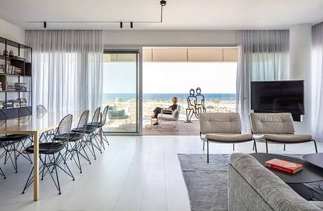 SDV View Apartment by Axelrod Architects