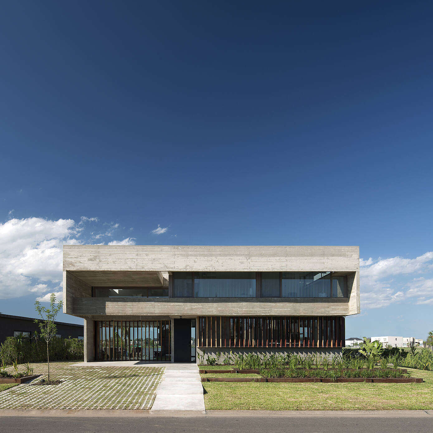 10 House by Luciano Kruk Arquitectos