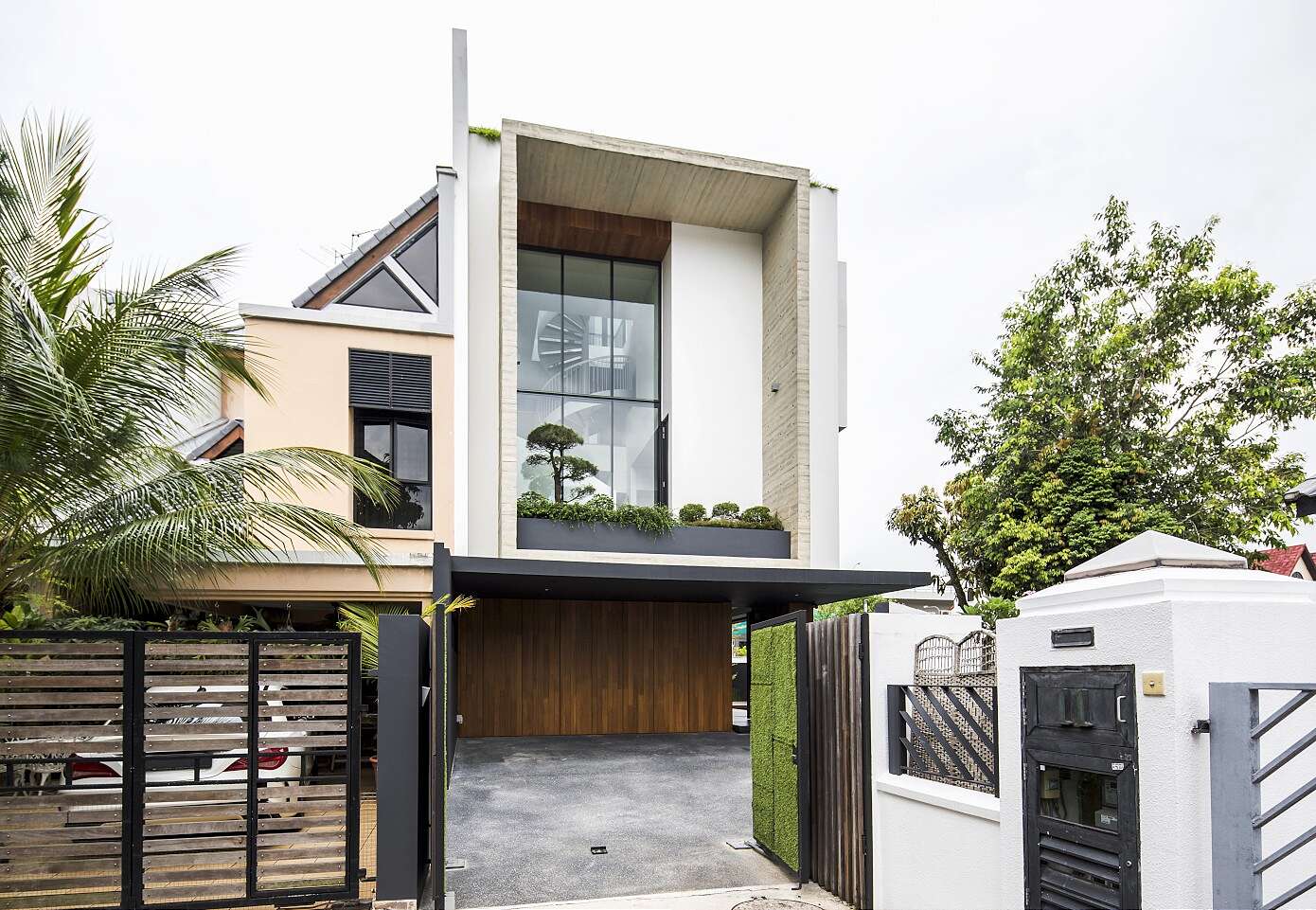 9JW House by ONG&ONG