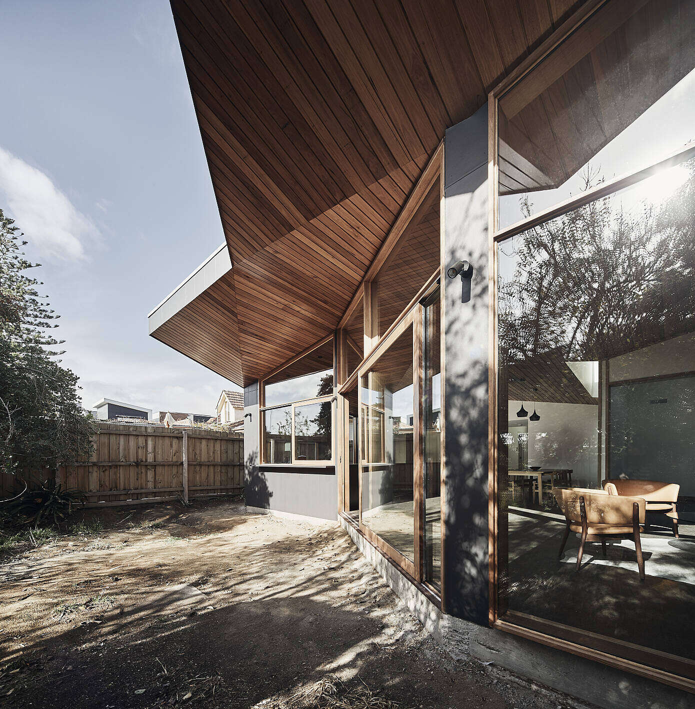 Barton House by Julie Firkin Architects
