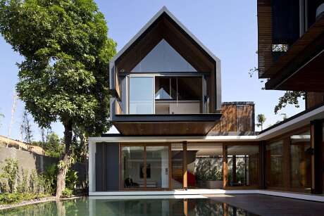 Svarga Residence by RT+G Architects - 2