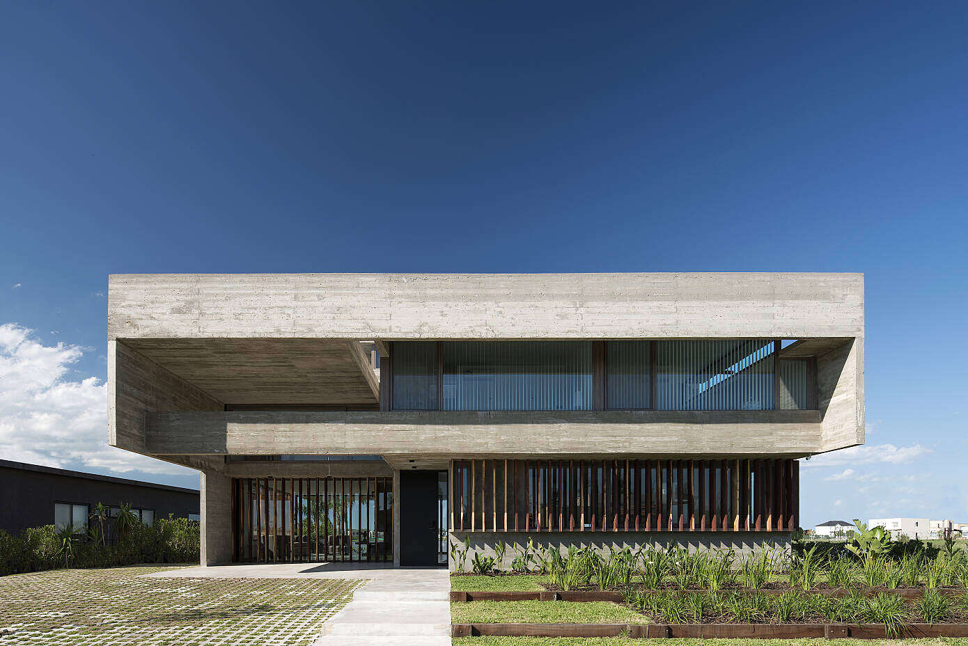 10 House by Luciano Kruk Arquitectos