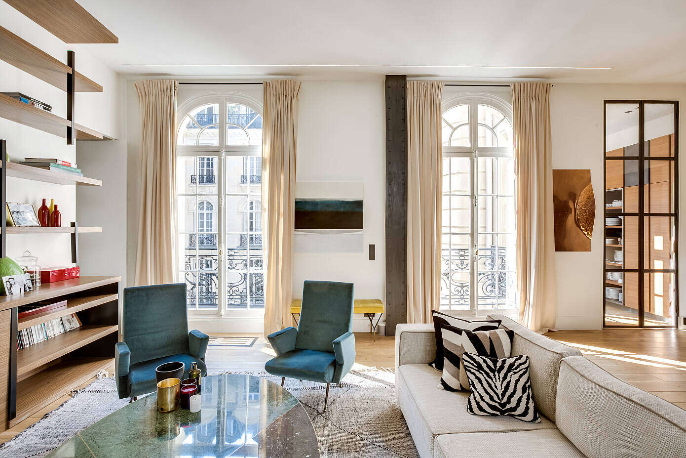 Apartment in Paris by Intérieurs Chomet