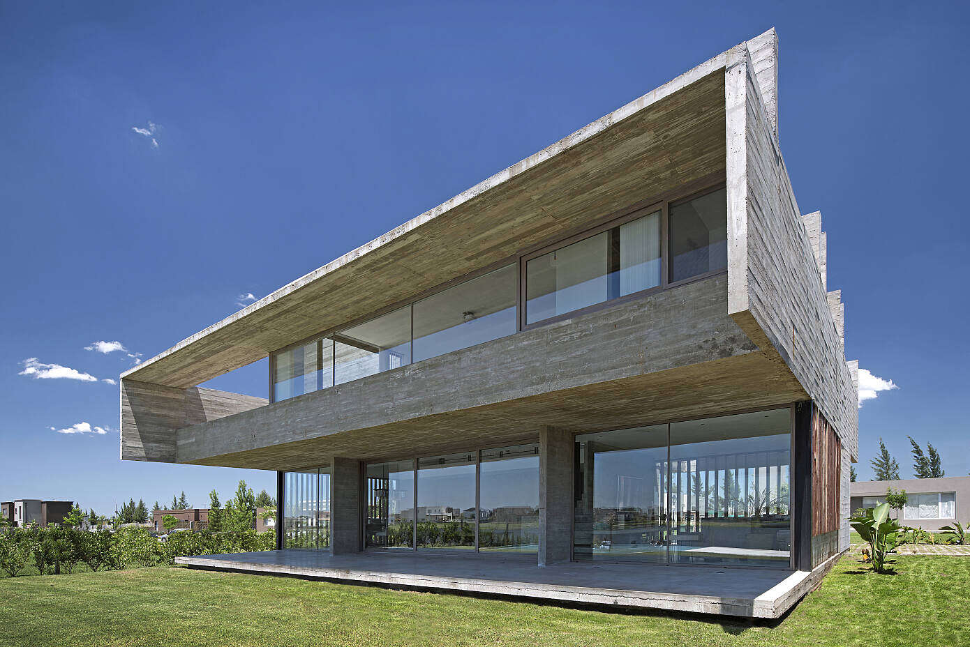 10 House by Luciano Kruk Arquitectos