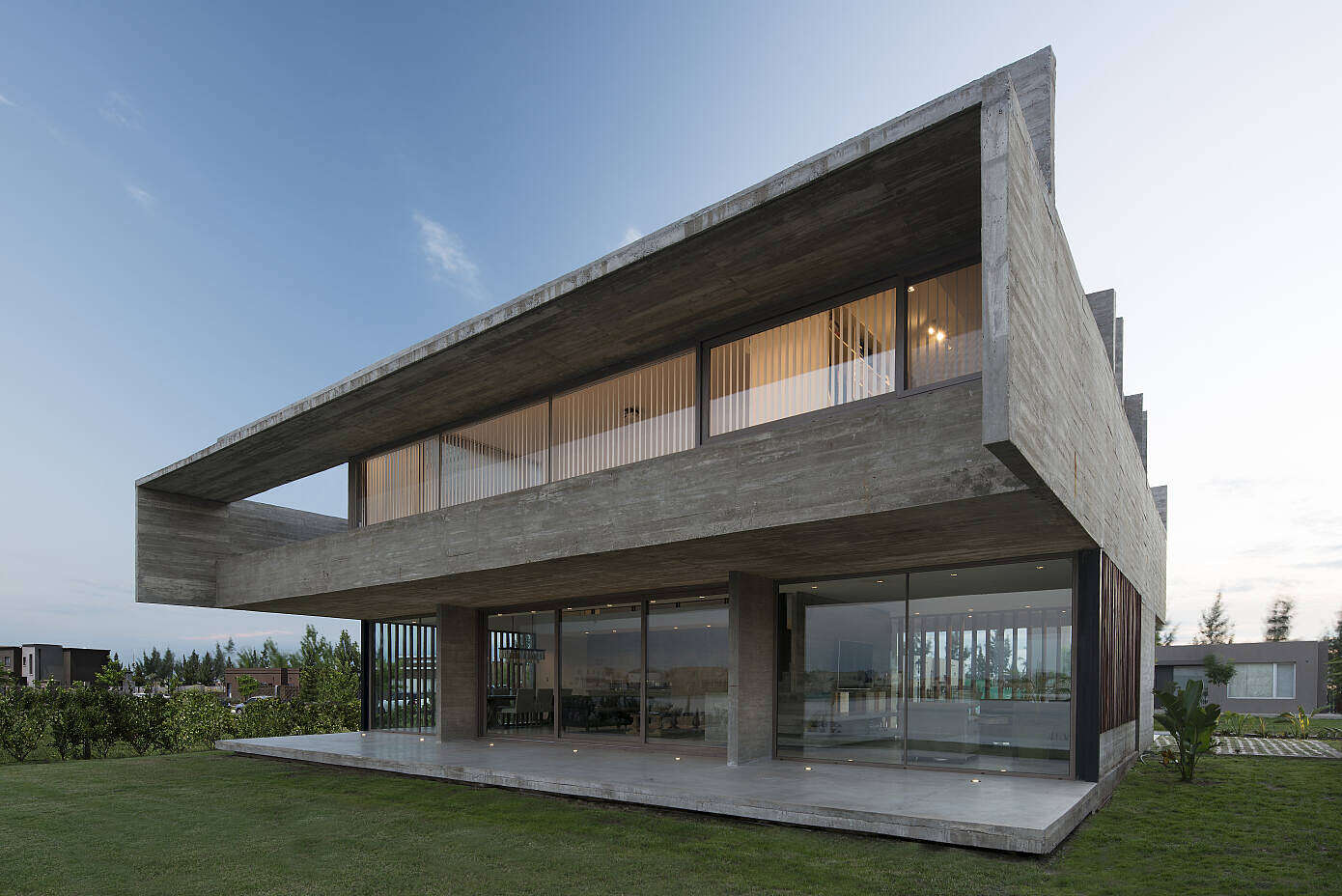 10 House by Luciano Kruk Arquitectos