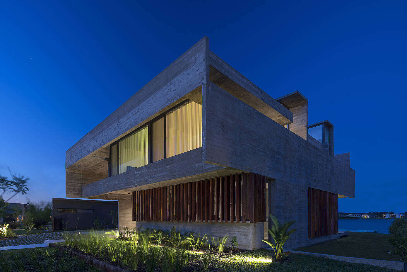 10 House by Luciano Kruk Arquitectos