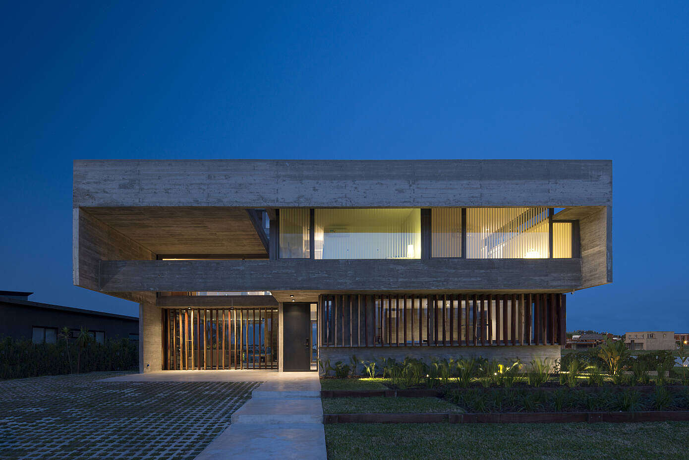 10 House by Luciano Kruk Arquitectos