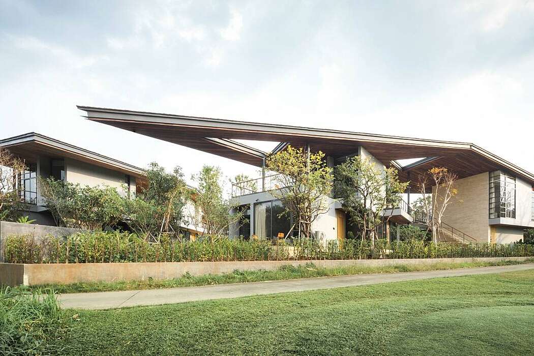 Gliding Villa by Stu/D/O Architects