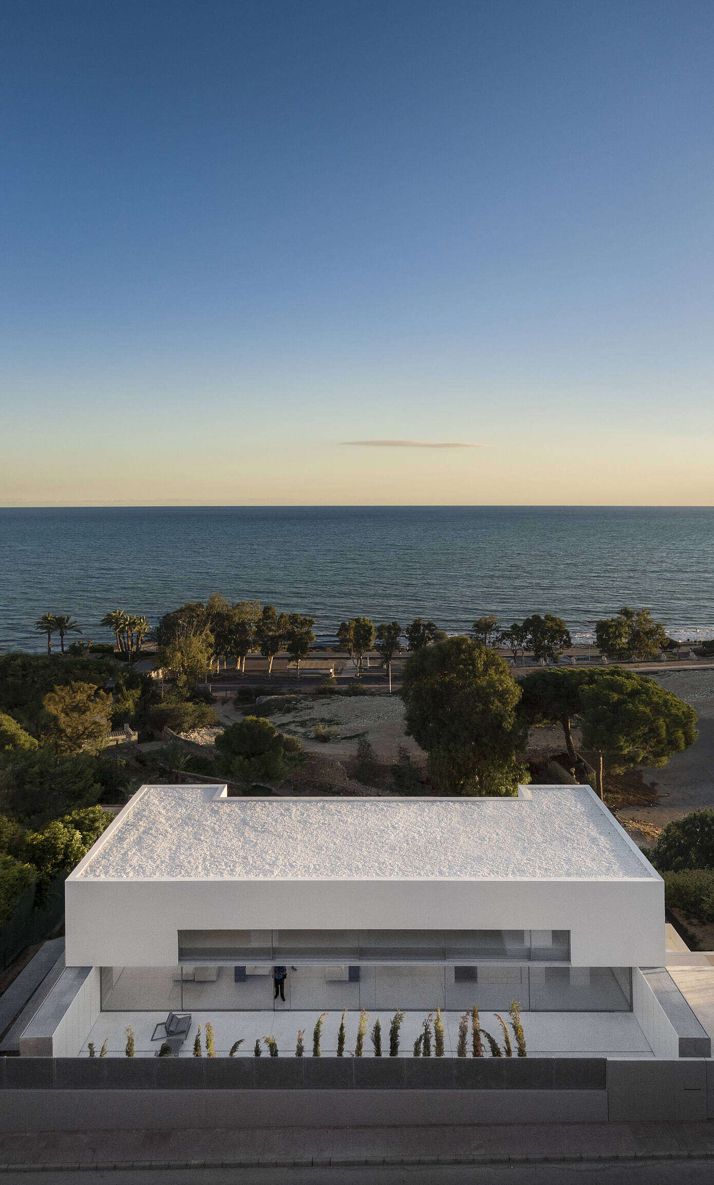 026-santa-pola-house-fran-silvestre-arquitectos