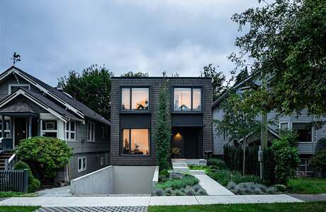 House with Two Bay Windows by D’arcy Jones Architecture