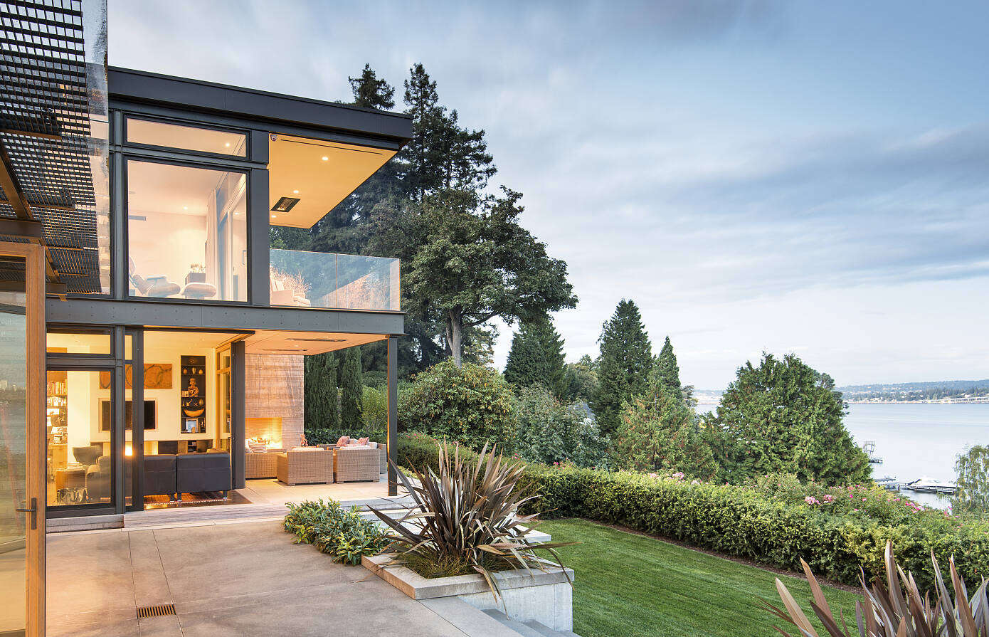 Hillside Residence by Stuart Silk Architects