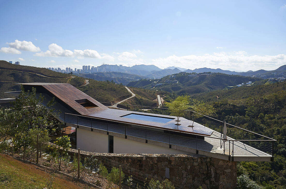 Inclined Slab House by Tetro Arquitetura