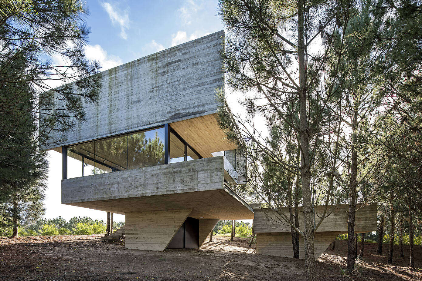 House in the Trees by Luciano Kruk Arquitectos