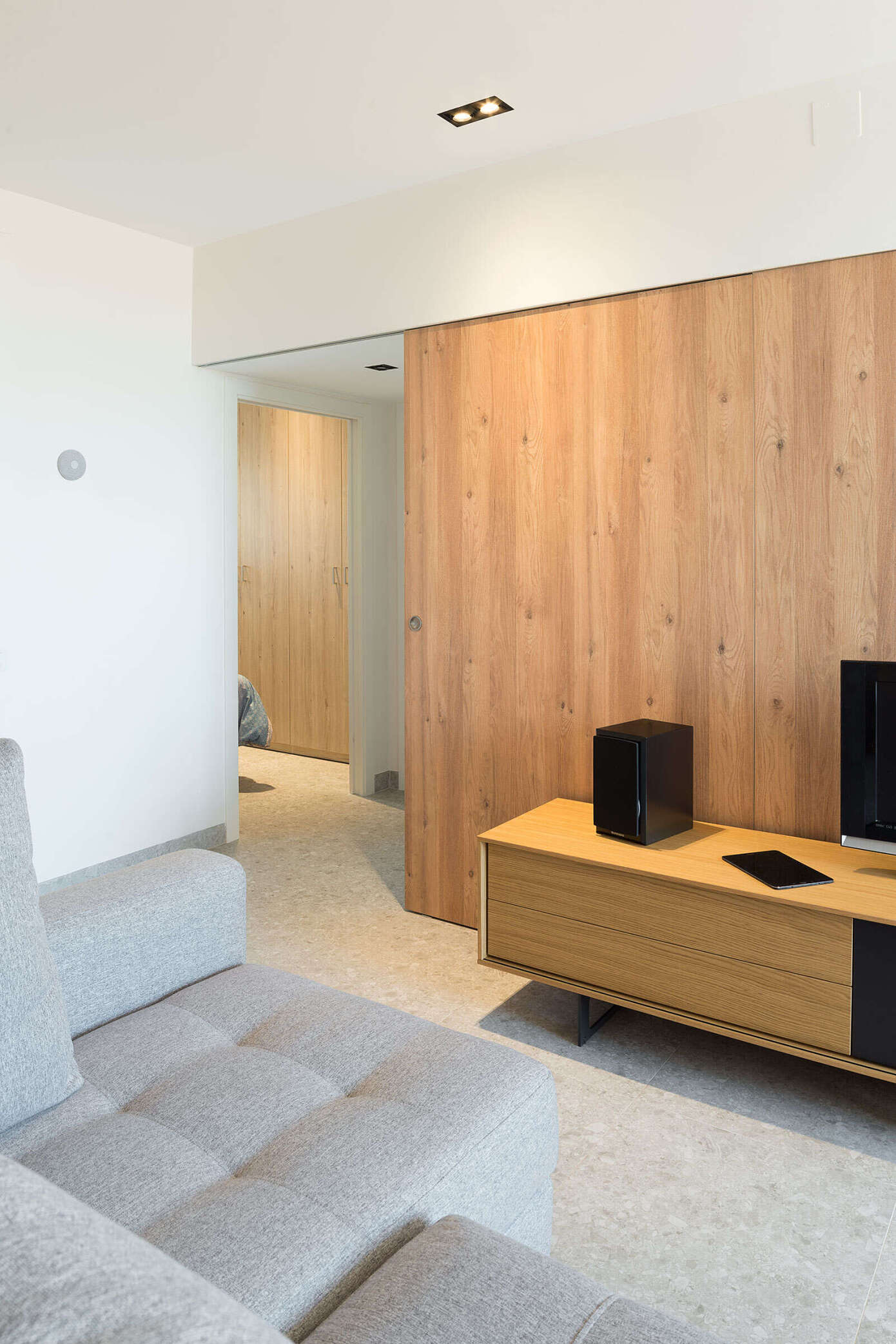 Penthouse Renovation by Studio FFWD Arquitectes