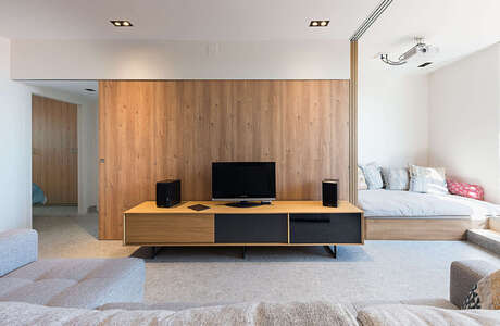 Penthouse Renovation by Studio FFWD Arquitectes