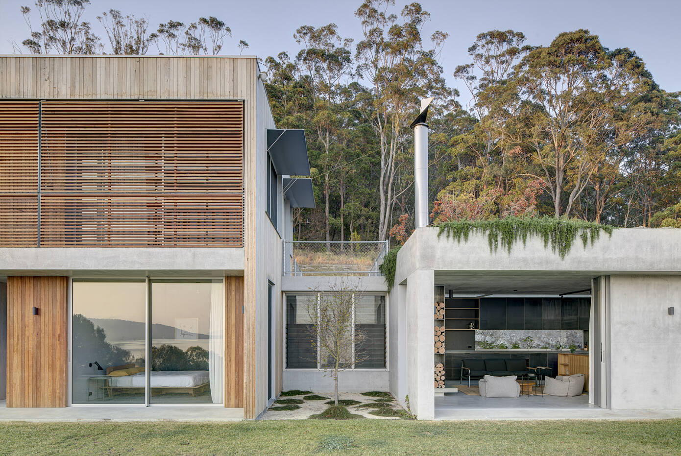 Wallis Lake House by Matthew Woodward Architecture