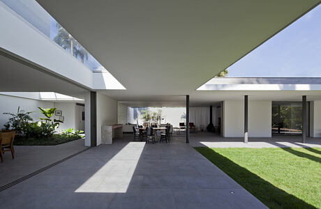 Alto de Pinheiros House by AMZ Arquitetos