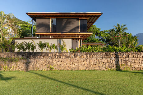 Guaecá II House by AMZ Arquitetos - 1