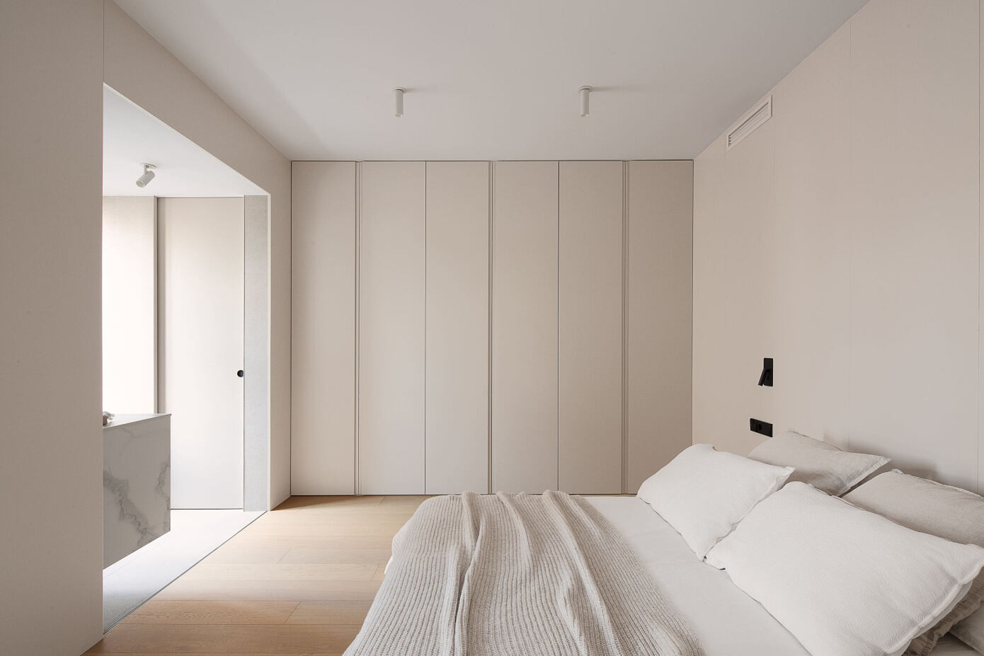 House in the Heart of Valencia by La Finca Roja Studio