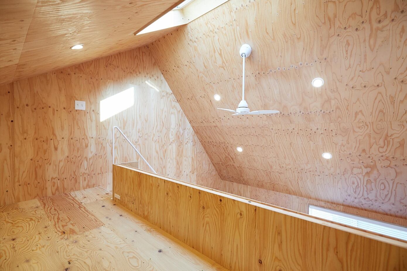 Milk Carton House by Tenhachi Architedt & Interior Design