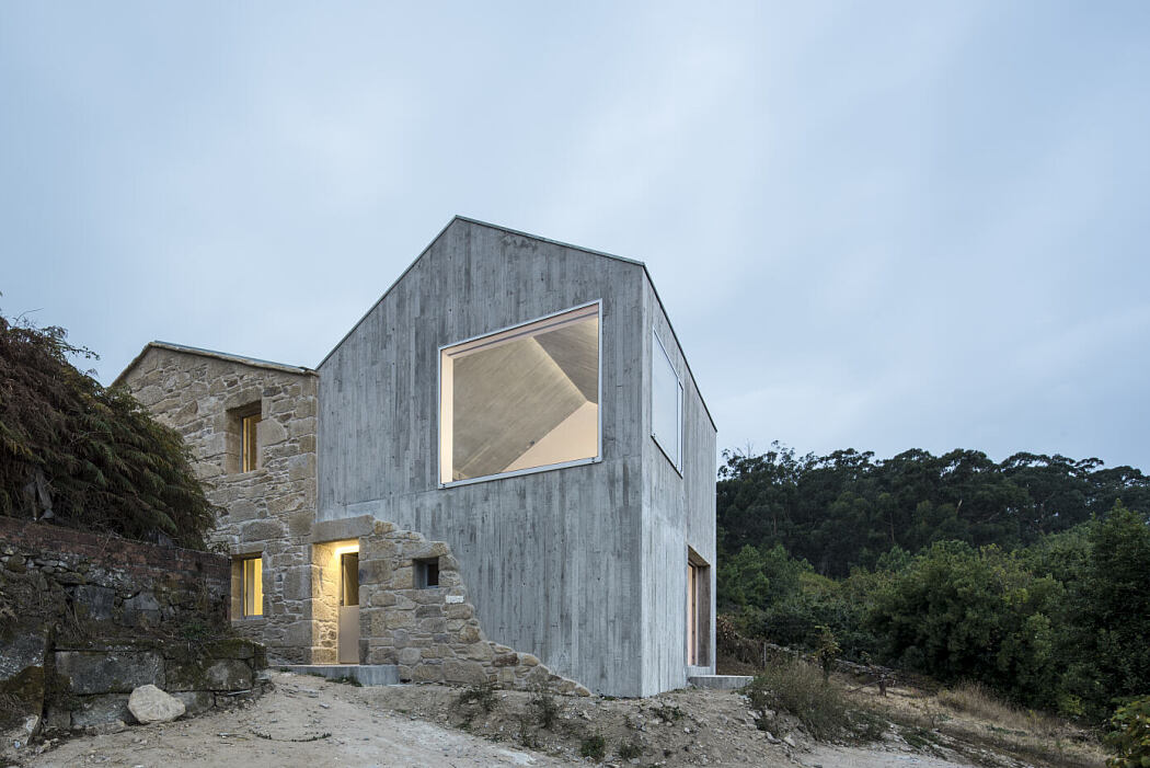 Rural House by Fuertespenedo Arquitectos - 1
