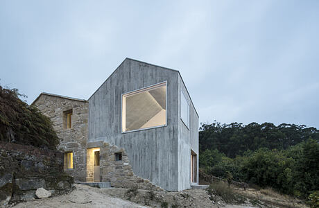 Rural House by Fuertespenedo Arquitectos