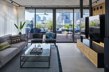 Urban Penthouse in Tel-Aviv by Tzvia Kazayoff - 1