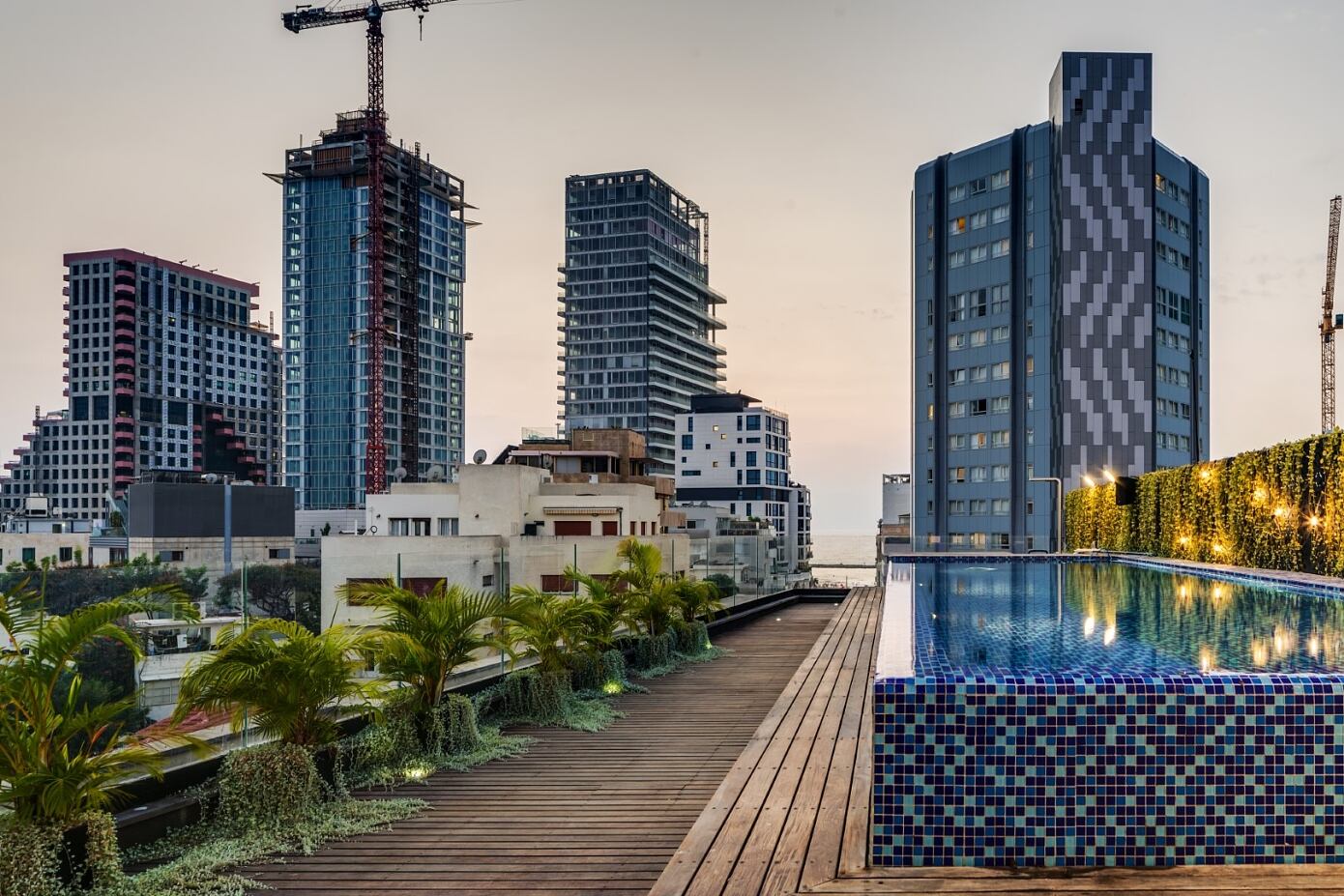 Urban Penthouse in Tel-Aviv by Tzvia Kazayoff