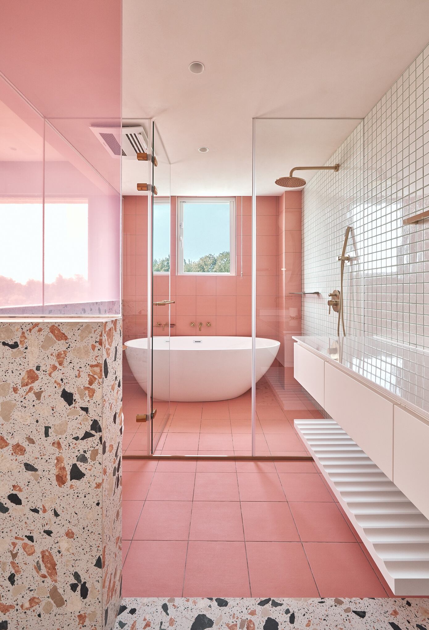 Cats’ Pink House by KC Design Studio