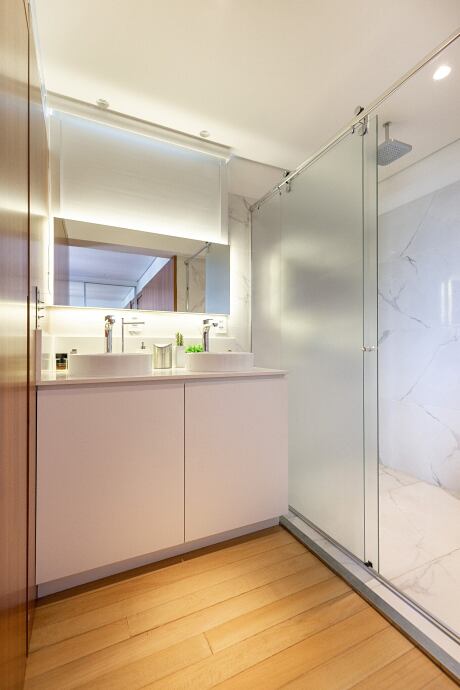 Twins Apartment by Paralelo 30 - 11