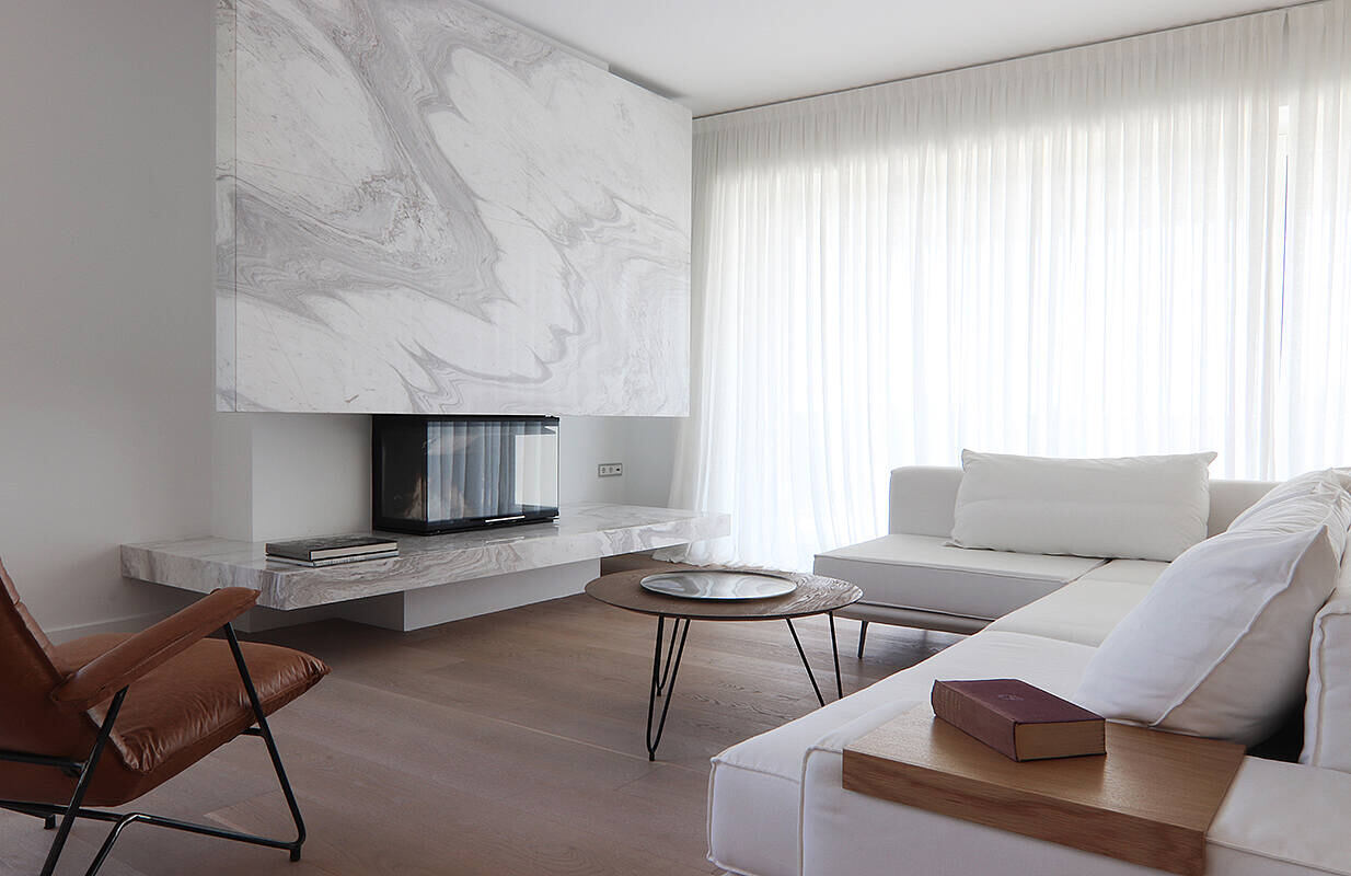 Hellinikon Apartment by KKMK Architects